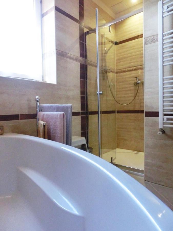 Pilis Apartman Piliscsaba Exteriör bild